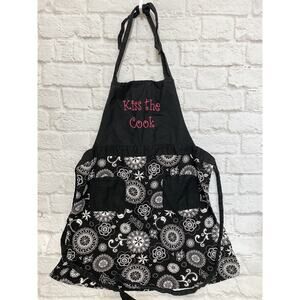Thirty One Black And White Bib Apron Embroidered " Kiss the Cook" In Pink
